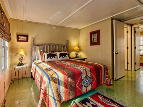 Fish Camp Cottages Bedroom