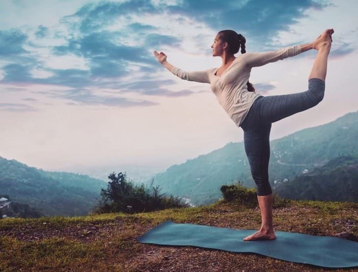 lady doing yoga on the mountain